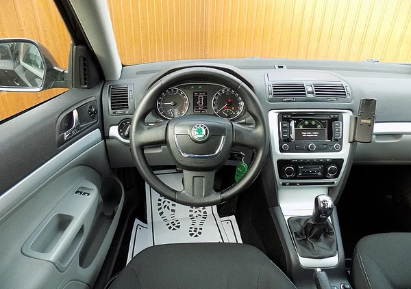 Skoda Octavia cena 17900 przebieg: 266000, rok produkcji 2009 z Międzychód małe 352